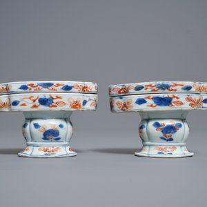 Een paar Chinese Imari-stijl specerijdozen met deksels, Kangxi — foto 4