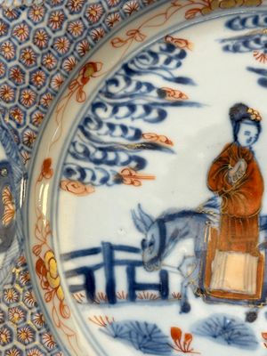 Een paar Chinese Imari-stijl 'Xi Xiang Ji' borden, Kangxi — foto 11