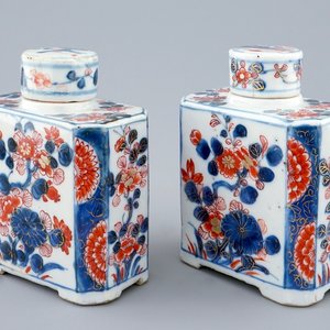 Een paar Chinese Imari theebussen met deksels, Qianlong, 18e eeuw — foto 1