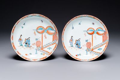 Een paar Chinese in Nederland beschilderde Kakiemon-stijl porseleinen borden — foto 1