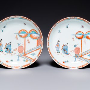 Een paar Chinese in Nederland beschilderde Kakiemon-stijl porseleinen borden — foto 1