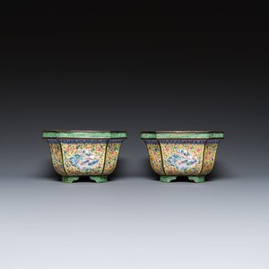 Een paar Chinese jardinières in Canton email met gele fondkleur, Jiaqing — foto 3