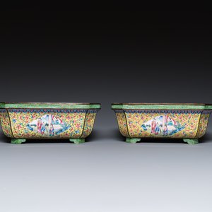 Een paar Chinese jardinières in Canton email met gele fondkleur, Jiaqing — foto 4