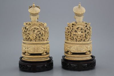 Een paar Chinese keizers op troon, gesculpteerd ivoor, 19e