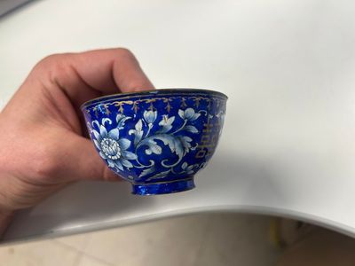 Een paar Chinese kommen en een paar kopjes in Canton email, Ruyi 如意 merk, Qianlong — foto 1