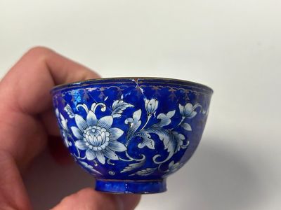 Een paar Chinese kommen en een paar kopjes in Canton email, Ruyi 如意 merk, Qianlong — foto 2