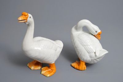 Een paar Chinese modellen van knobbelganzen, Qianlong/Jiaqing