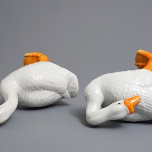 Een paar Chinese modellen van knobbelganzen, Qianlong/Jiaqing — foto 7