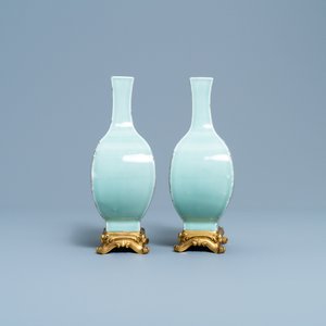 Een paar Chinese monochrome celadon vazen met vergulde bronzen monturen, 18/19e eeuw — foto 3