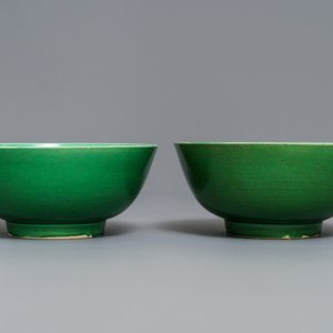 Een paar Chinese monochrome groene kommen, Kangxi — foto 4