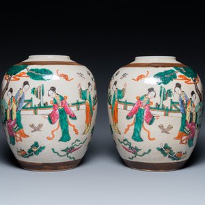 Een paar Chinese Nanking craquelé famille rose potten en een schotel, Chenghua merk, 19e eeuw — foto 5