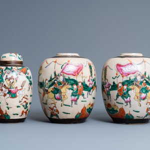 Een paar Chinese Nanking famille rose potten en een dekselpot, 19e eeuw — foto 2