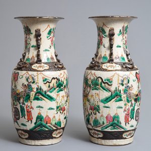 Een paar Chinese Nanking famille rose vazen en een kom, 19e eeuw — foto 5