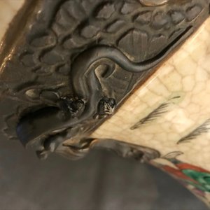 Een paar Chinese Nanking famille rose vazen met strijdersdecor, 19e eeuw — foto 9
