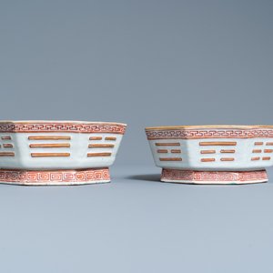 Een paar Chinese octagonale kommen met trigrammen, Tongzhi merk en periode — foto 5