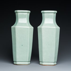 Een paar Chinese octagonale monochrome celadon vazen, Xuantong merk en periode — foto 2