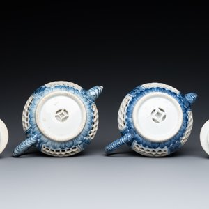 Een paar Chinese opengewerkte en dubbelwandige blauw-witte theepotten, Transitie periode — foto 7