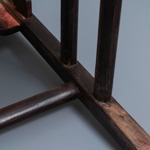 Een paar Chinese opengewerkte houten stoelen met rieten zitting, 19e eeuw — foto 14