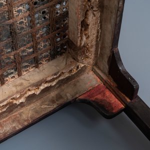 Een paar Chinese opengewerkte houten stoelen met rieten zitting, 19e eeuw — foto 15