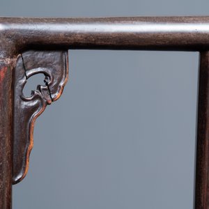 Een paar Chinese opengewerkte houten stoelen met rieten zitting, 19e eeuw — foto 19