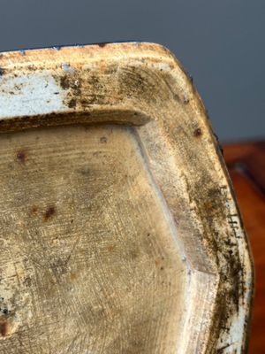 Een paar Chinese poederblauwe vazen met verguld decor, Qianlong — foto 12