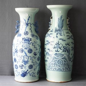 Een paar Chinese poederblauwe yenyen vazen en twee celadon vazen, 19e eeuw — foto 7