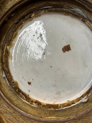 Een paar Chinese poederblauwe 'yenyen' vazen met verguld decor en vergulde bronzen monturen, Kangxi — foto 7
