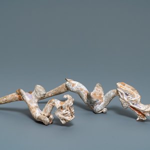 Een paar Chinese polychrome aardewerken figuren van draken, Han — foto 1