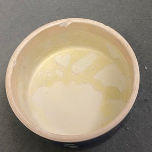 Een paar Chinese polychrome dekselpotten met 'prunus op gebroken ijs' decor, 19e eeuw — foto 8