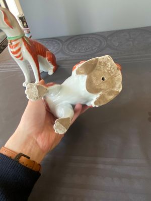 Een paar Chinese polychrome exportporseleinen modellen van honden, Qianlong — foto 17