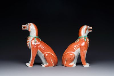Een paar Chinese polychrome exportporseleinen modellen van honden, Qianlong — foto 3