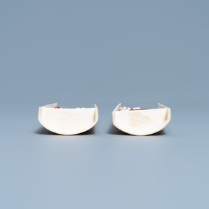 Een paar Chinese polychrome gesculpteerde polssteunen in presentatiedoos, Republiek — foto 8