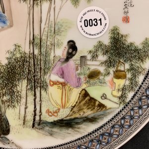 Een paar Chinese polychrome schotels met winterlandschapsdecor, Republiek, 20e eeuw — foto 16