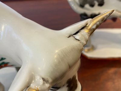 Een paar Chinese porseleinen koeien naar Delfts voorbeeld voor de Nederlandse markt, Qianlong — foto 9