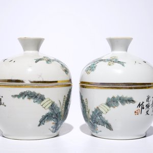 Een paar Chinese qianjiang cai dekselkommen, 19/20e — foto 3