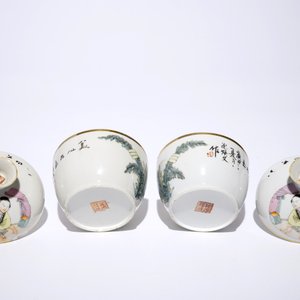 Een paar Chinese qianjiang cai dekselkommen, 19/20e — foto 6