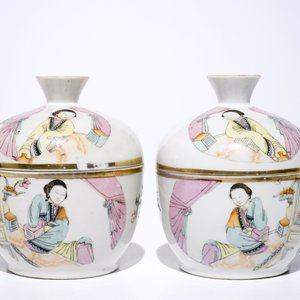 Een paar Chinese qianjiang cai dekselkommen, 19/20e — foto 7