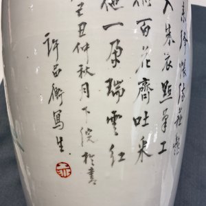 Een paar Chinese qianjiang cai vazen met antiquiteiten en boeddhistische leeuwen, 19/20e eeuw — foto 39