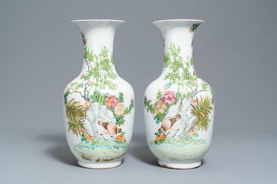 Een paar Chinese qianjiang cai vazen met kwartels bij bamboe, 19/20e eeuw