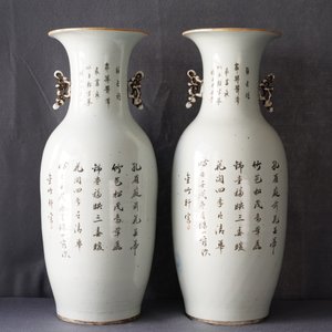 Een paar Chinese qianjiang cai vazen met pauwen en bloemen, 19/20e eeuw — foto 10