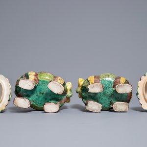 Een paar Chinese sancai wierookbranders in de vorm van Boeddhistische leeuwen, 20e eeuw — foto 7