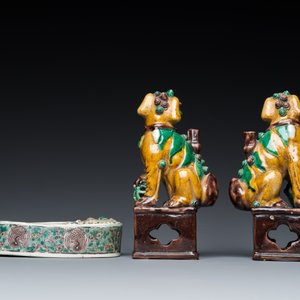 Een paar Chinese sancai wierookstokhouders en een verte biscuit inktsteen, Kangxi of later — foto 3