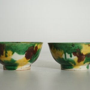 Een paar Chinese spinazie en ei-geglazuurde kommen, ex-coll. Augustus de Sterke, Kangxi — foto 11