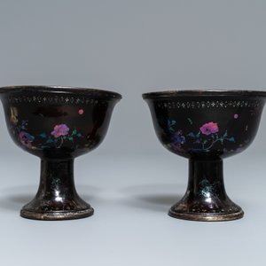 Een paar Chinese stem cups in lac burgauté, Kangxi — foto 3