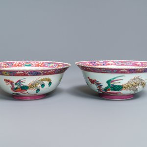 Een paar Chinese Straits of Peranakan famille rose kommen met feniksen, 19e eeuw — foto 1