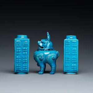 Een paar Chinese turquoise 'cong' vazen en een 'luduan' wierookbrander, 19/20e eeuw — foto 3