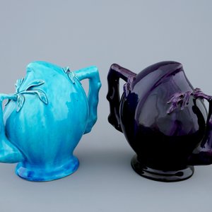 Een paar Chinese turquoise en aubergine cadogan theepotten in de vorm van perziken, 18/19e eeuw — foto 2