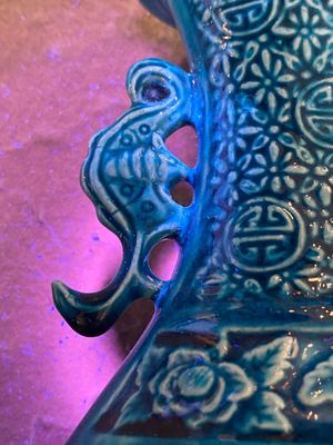Een paar Chinese turquoise-geglazuurde 'lotus' vazen, Republiek — foto 12