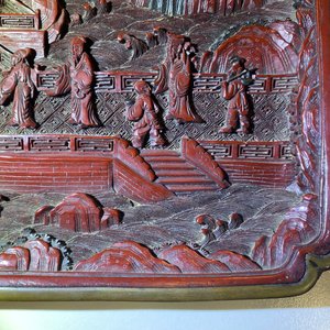 Een paar Chinese tweekleurige vierkante lakwerk schotels, Qianlong merk en periode — foto 11