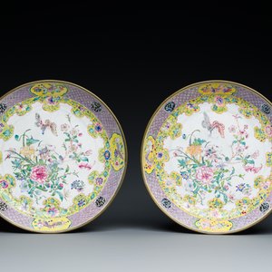 Een paar Chinese uitzonderlijk fijn geschilderde borden in Canton email, Yongzheng — foto 2